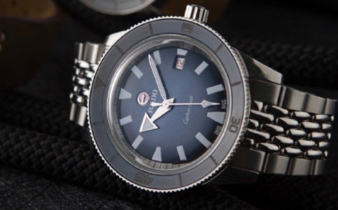 雷蒙威手表時(shí)間長了進(jìn)入灰塵的處理方法