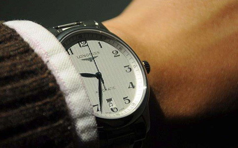 浪琴青島售后電話號(hào)碼(浪琴手表異響的原因以及解決方法)