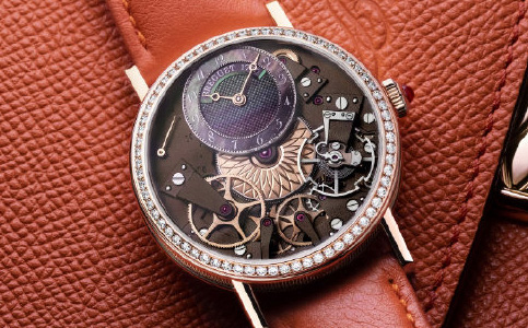 寶璣手表南京售后服務中心（呵護寶璣手表的表殼）